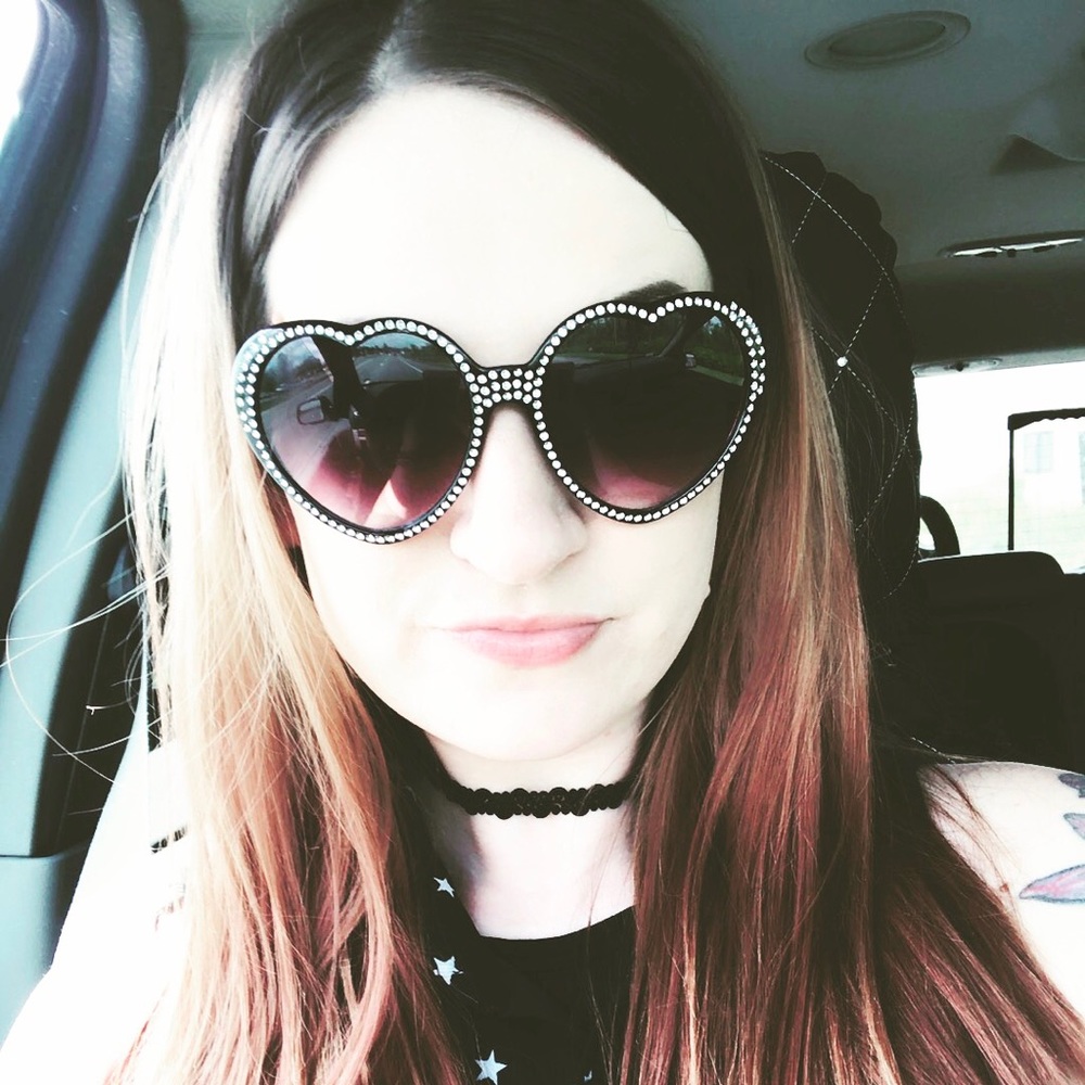 Meet your Posher, Larissa